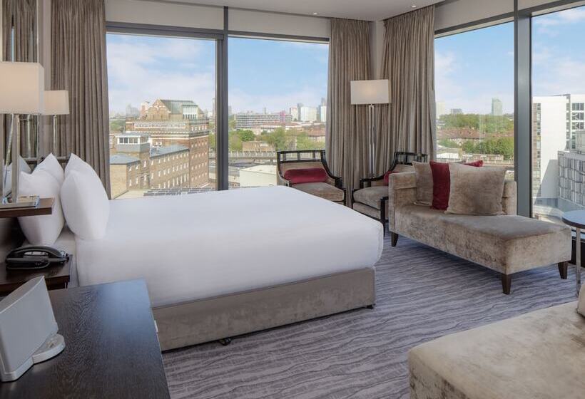 جناح جونيور, Doubletree By Hilton London Greenwich