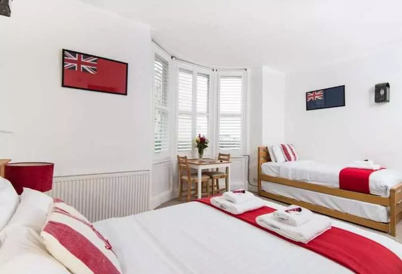 اتاق خانوادگی با چشم‌انداز دریا, Hamptons Brighton