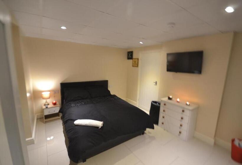 Апартаменты 1 Спальня, Premier Lodge Central
