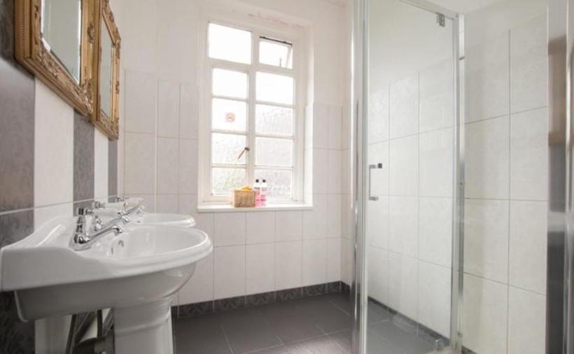 Standard Room, The Walrus Bar And Hostel