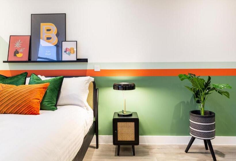 스탠다드 스튜디오, Your Apartment I Clifton Village