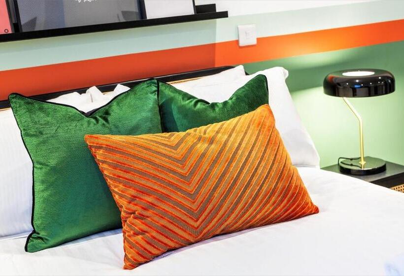 스탠다드 스튜디오, Your Apartment I Clifton Village