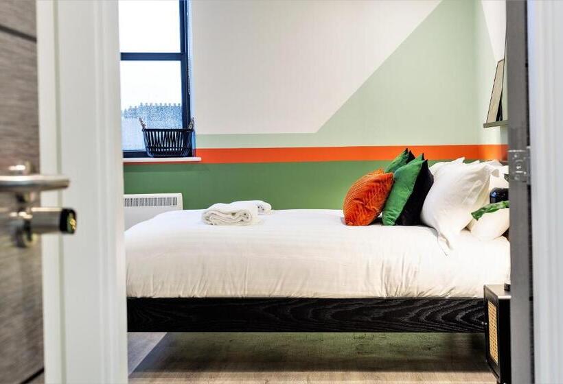استودیوی استاندارد, Your Apartment I Clifton Village