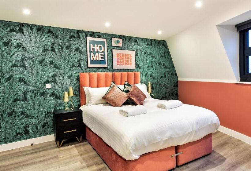 스탠다드 스튜디오, Your Apartment I Clifton Village