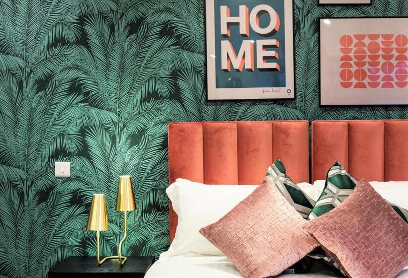 스탠다드 스튜디오, Your Apartment I Clifton Village