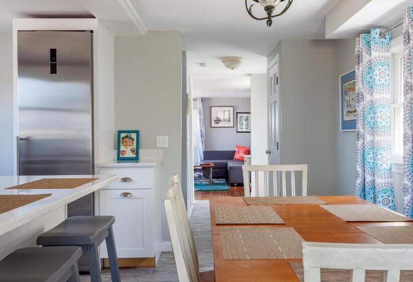 キングサイズベッドのスイートルーム, Avonlea