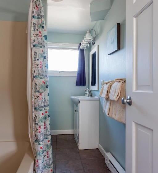 キングサイズベッドのスイートルーム, Avonlea