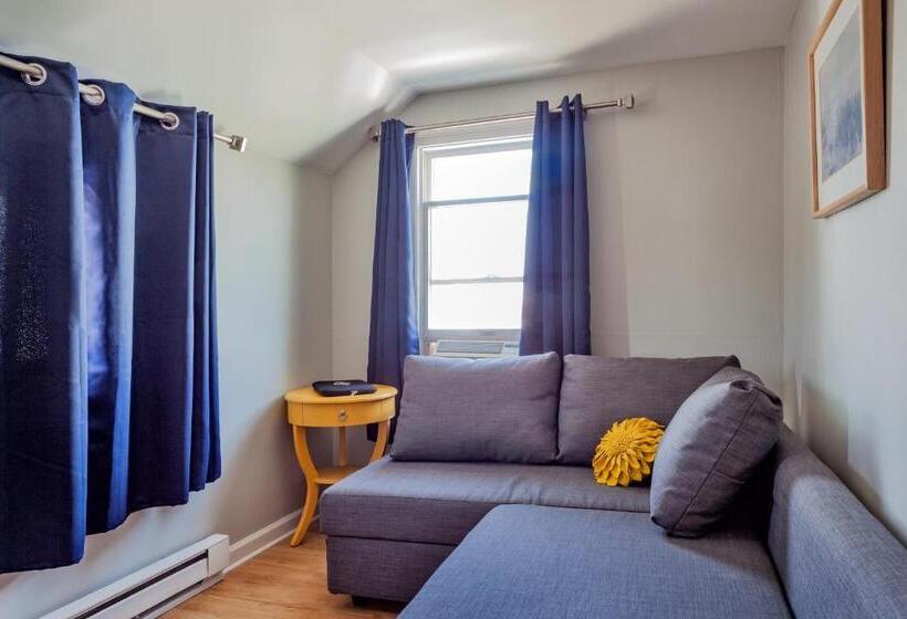 キングサイズベッドのスイートルーム, Avonlea