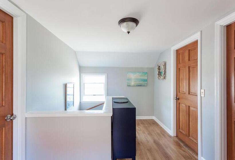 キングサイズベッドのスイートルーム, Avonlea