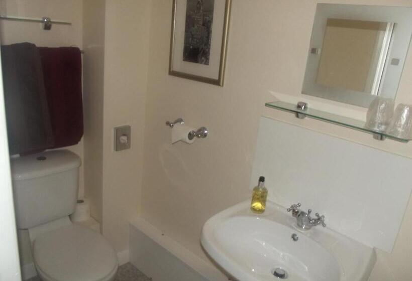 스탠다드 룸, Tudor House