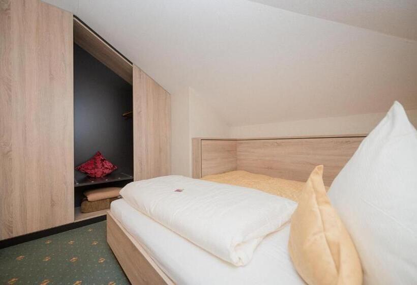 Номер Стандарт, Am Schloss