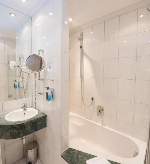 Семейный Номер, Am Schloss