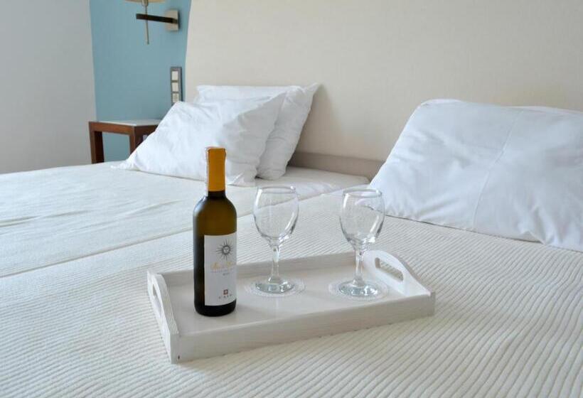 Трехместный Номер Стандарт с Балконом, Aretanassa