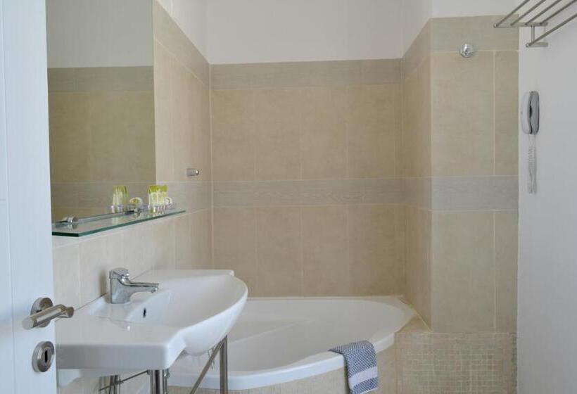 Трехместный Номер Deluxe, Aretanassa