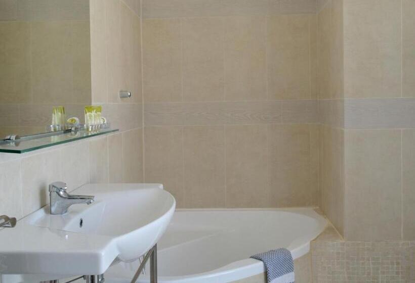 Номер Deluxe, Aretanassa