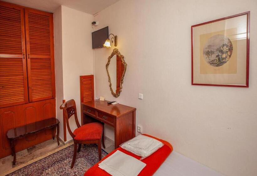 标准三人间, Byron Traditional