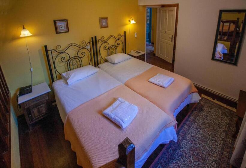 标准三人间, Byron Traditional