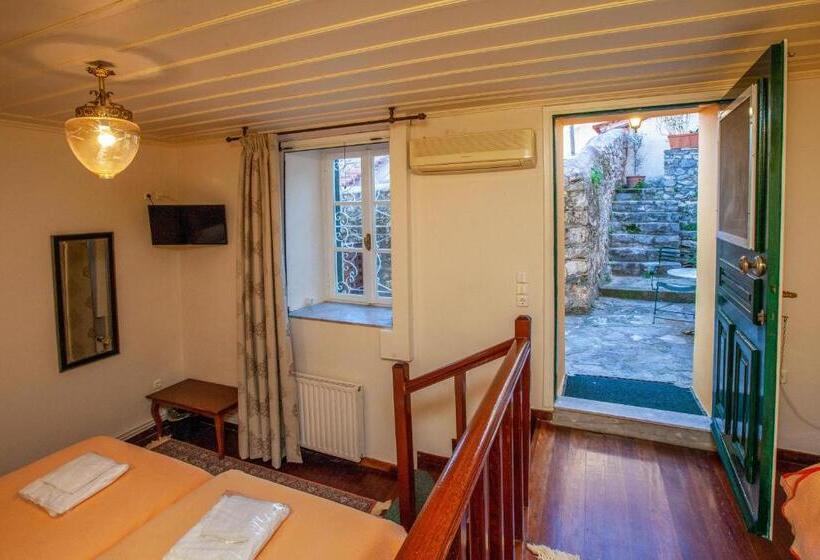 标准三人间, Byron Traditional