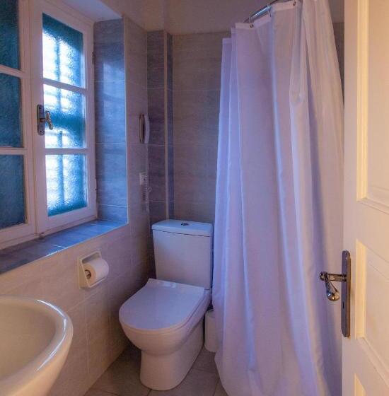 标准三人间, Byron Traditional