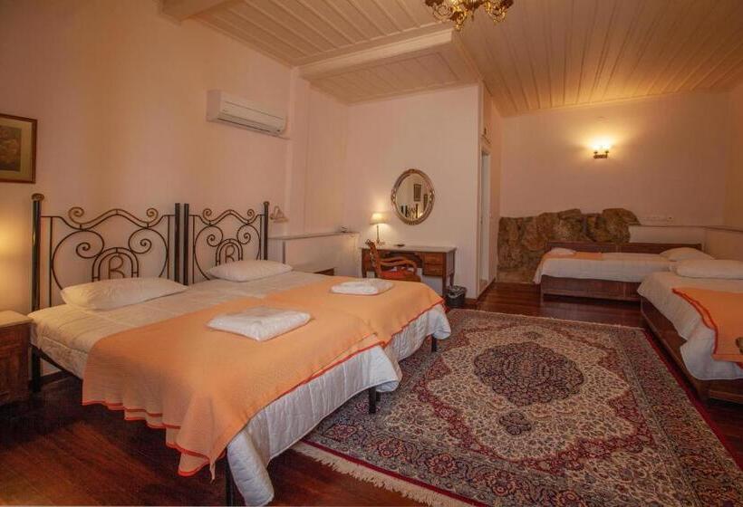 四人标准间, Byron Traditional