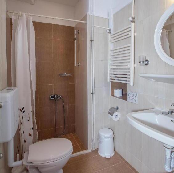 标准单人间, Byron Traditional