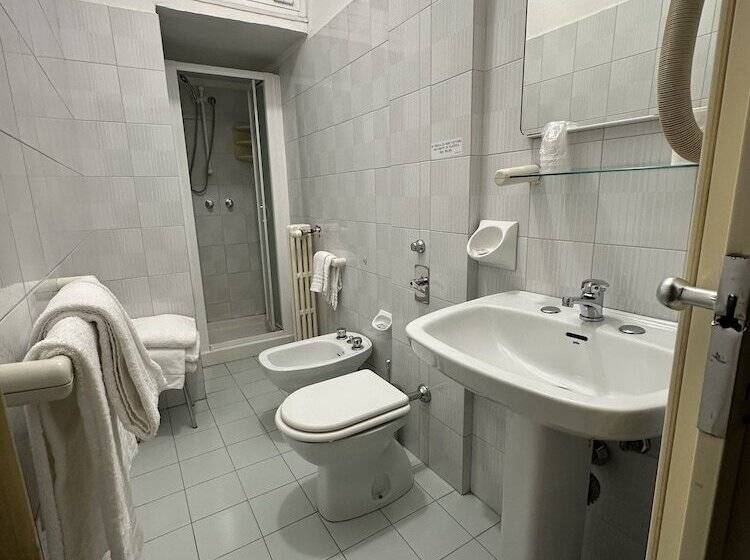 标准三人间, Citta Studi