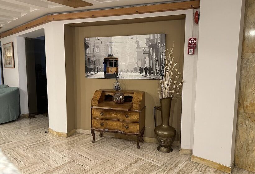 标准三人间, Citta Studi