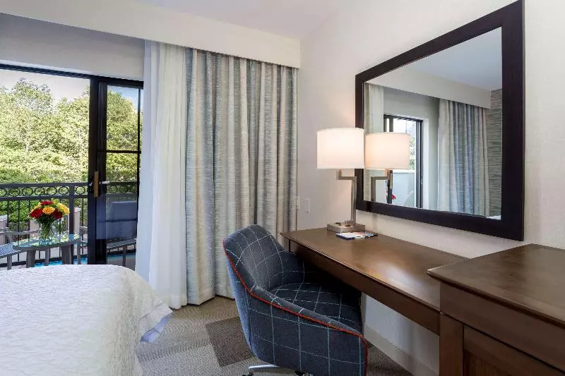 キングサイズベッドのスタンダードルーム, Hampton Inn Santa Barbara/goleta