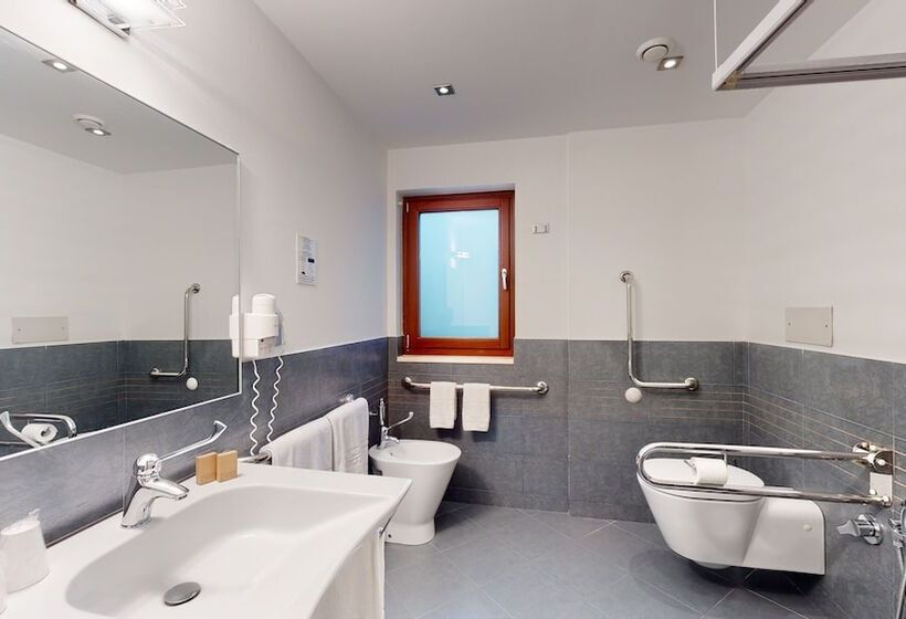 חדר סטנדרט מותאם לאדם עם מוגבלויות, Monte Sarago