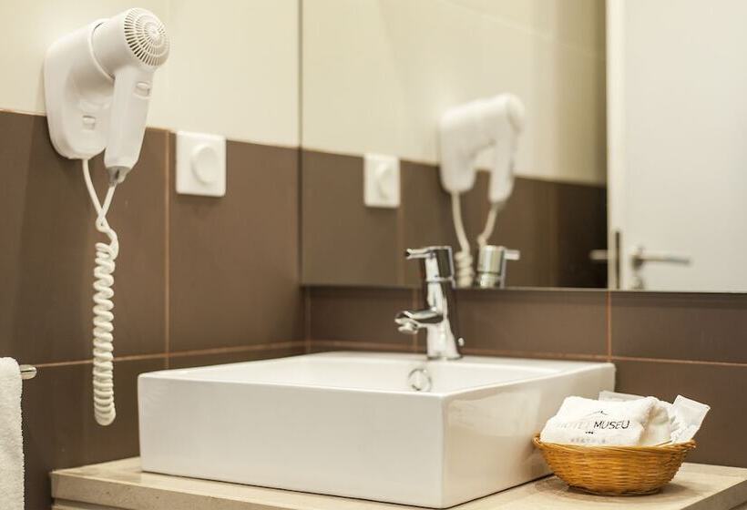 컴포트 트리플 룸, Museu