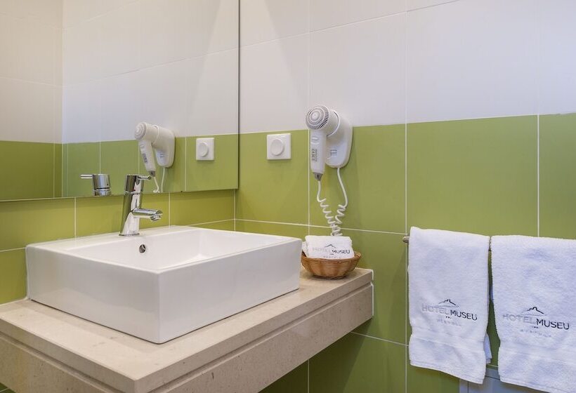 컴포트 싱글 룸, Museu
