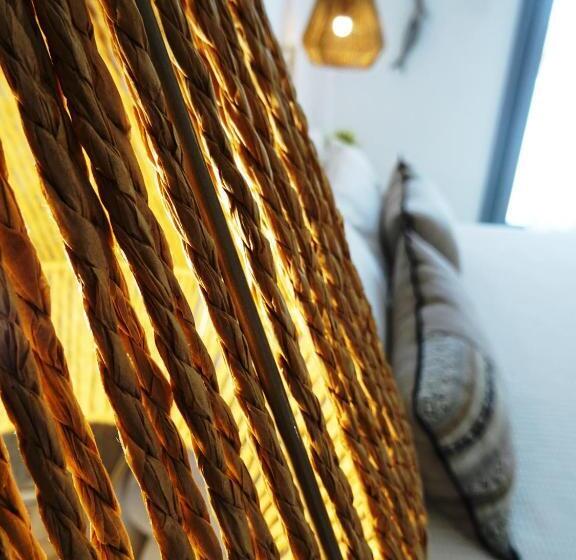 اتاق استاندارد سه تخته با چشم‌انداز باغ, Paros Bay