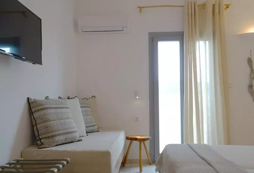 اتاق استاندارد سه تخته با چشم‌انداز باغ, Paros Bay