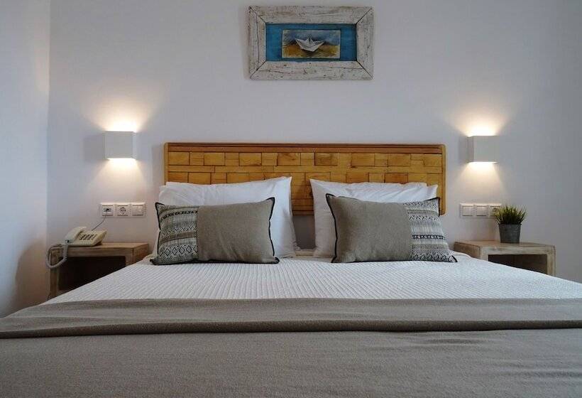 سوییت جونیور با چشم‌انداز دریا, Paros Bay