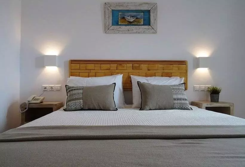 سوییت جونیور با چشم‌انداز دریا, Paros Bay