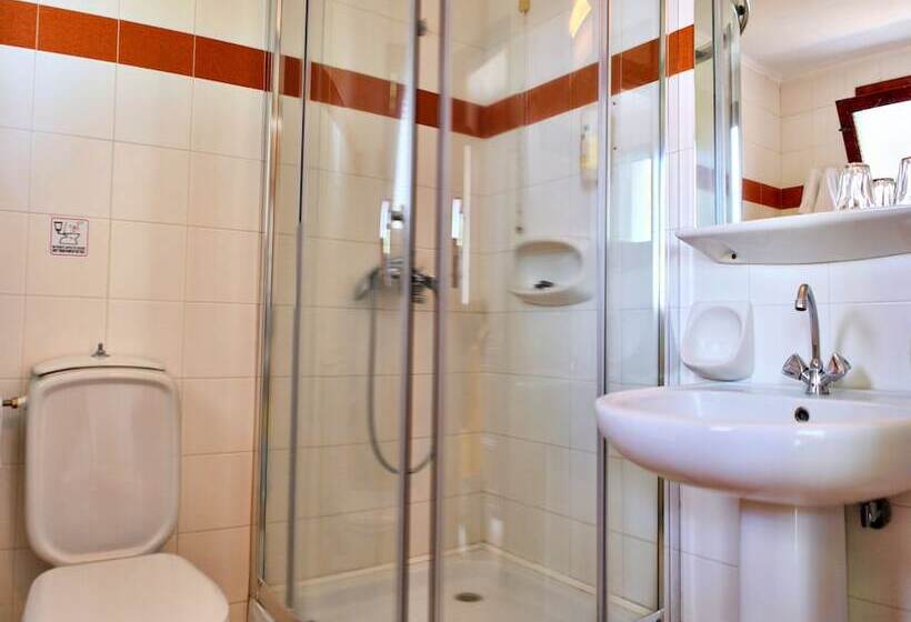 标准单人间, Pasiphae