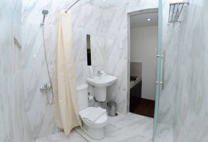 חדר משפחתי, Skyblue