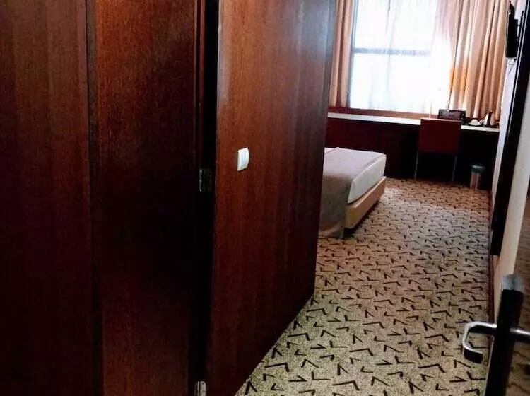 اتاق اجرایی, Skyna Hotel Luanda