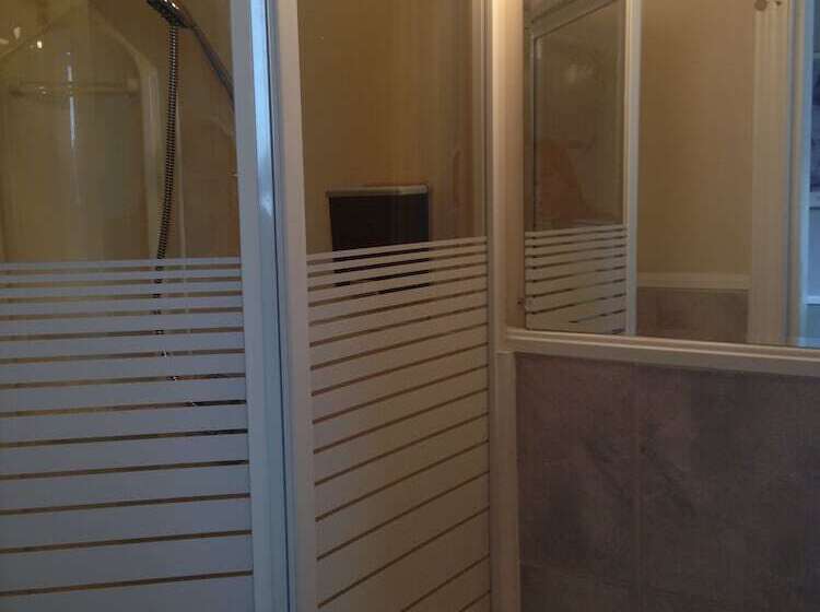 חדר בסיסי מיטה זוגית, The Rex Hotel Jazz & Blues Bar