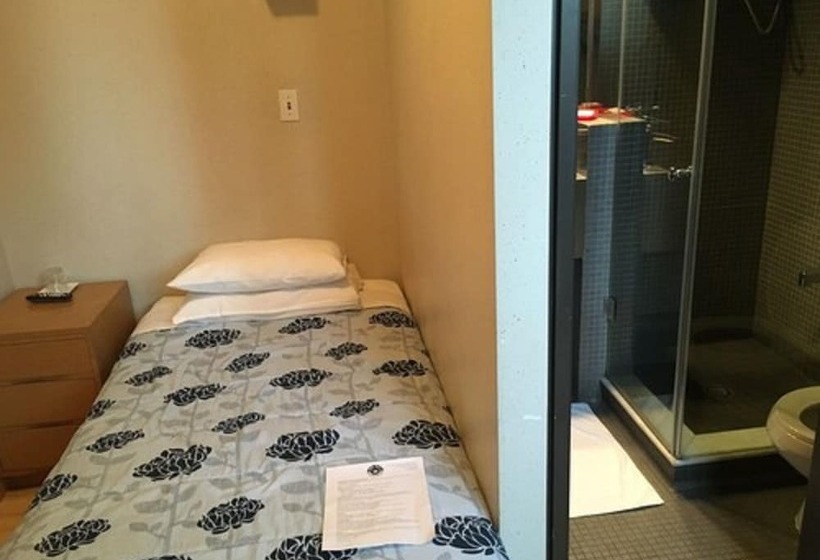 חדר סטנדרט יחיד, The Rex Hotel Jazz & Blues Bar