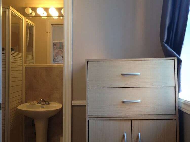 חדר סטנדרט יחיד, The Rex Hotel Jazz & Blues Bar