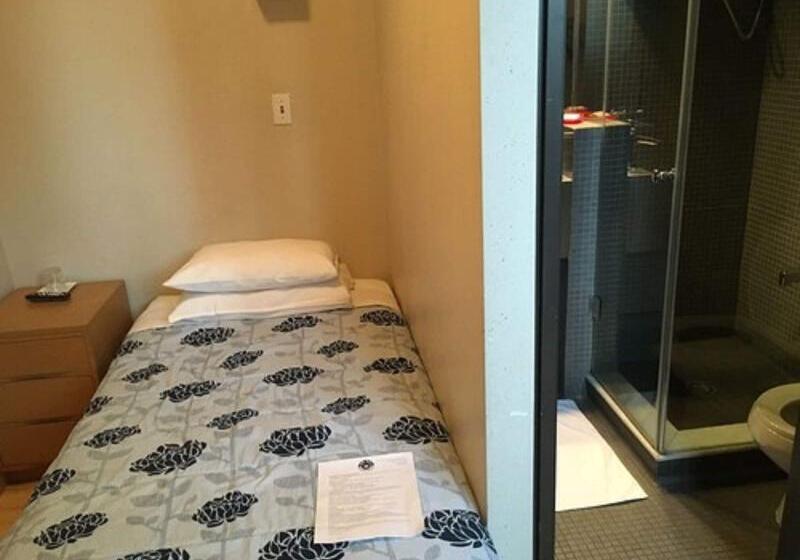 חדר סטנדרט יחיד, The Rex Hotel Jazz & Blues Bar