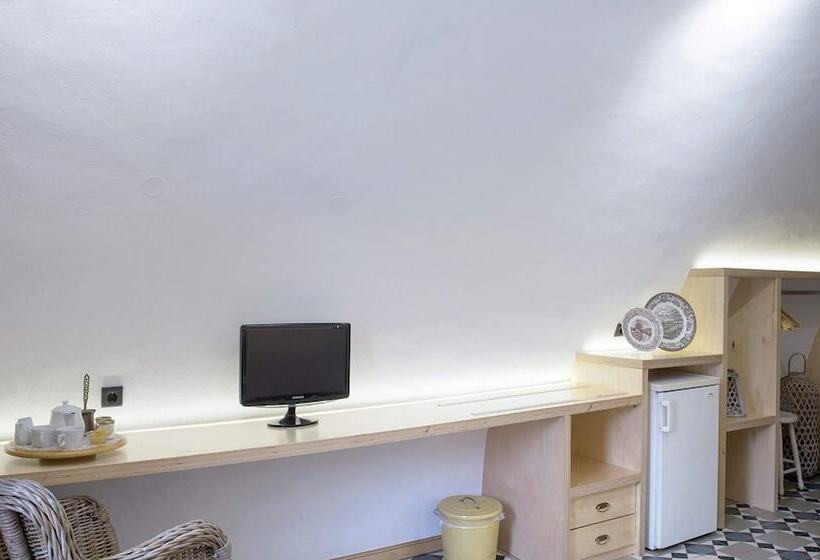 이코노미 룸, Voulamandis House