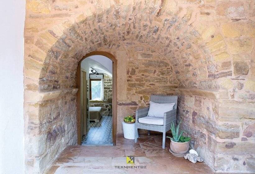 이코노미 룸, Voulamandis House