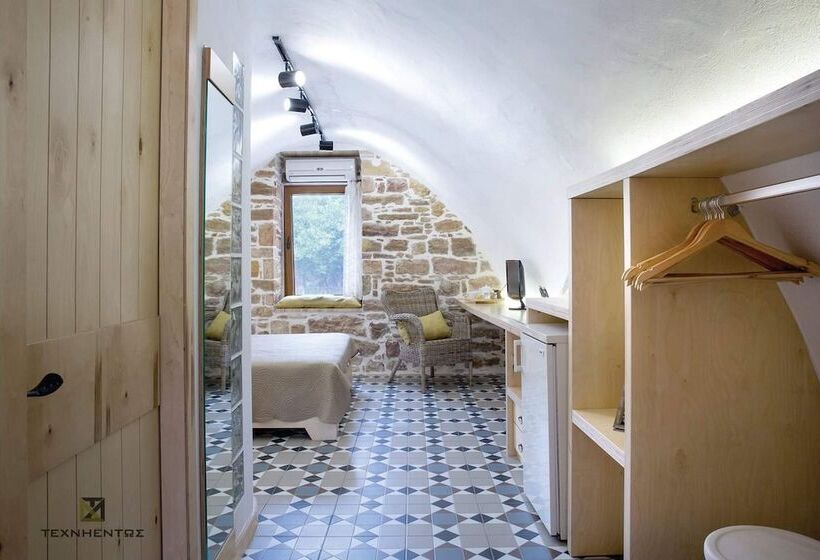 이코노미 룸, Voulamandis House