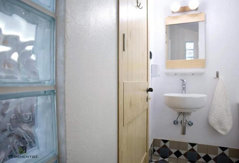 이코노미 룸, Voulamandis House