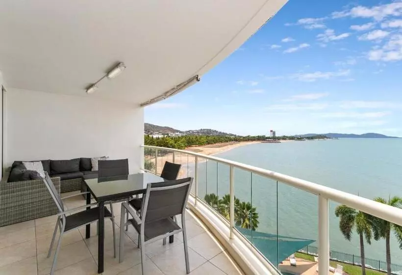 2 Bedroom Apartment with Views, Mariners North Holiday Apartments