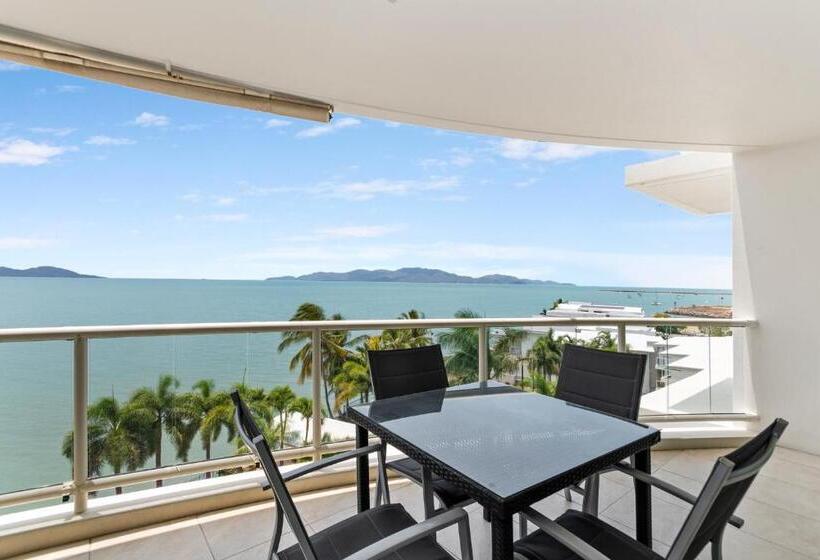 2 Bedroom Apartment with Views, Mariners North Holiday Apartments