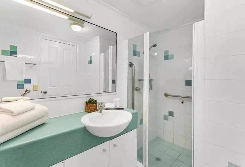 2 Bedroom Apartment with Views, Mariners North Holiday Apartments