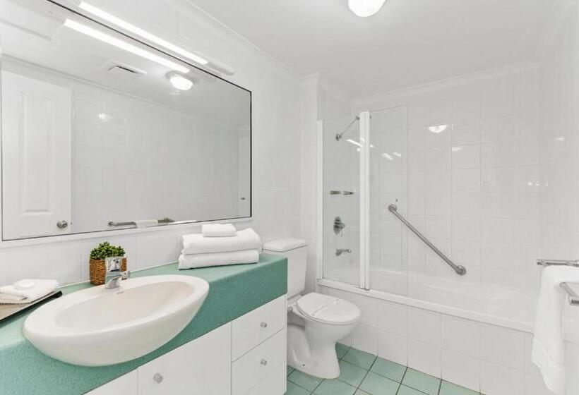 2 Bedroom Apartment with Views, Mariners North Holiday Apartments